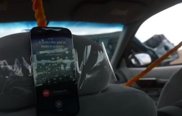 Блогер розбив машину, щоб перевірити, як на iPhone 14 працює детектор ДТП