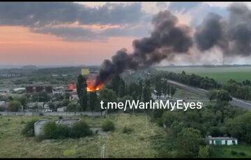 В оккупированном Шахтерске прогремели ”хлопки”: горит нефтебаза (видео) В оккупированном Шахтерске прогремели ”хлопки”: горит нефтебаза (видео)