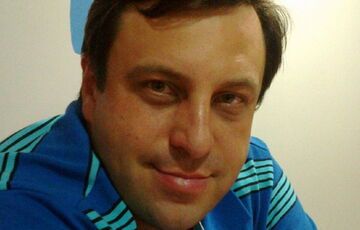 В Бердянске подорвали авто с коллаборантом В Бердянске подорвали авто с коллаборантом