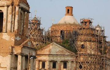 Російські обстріли пошкодили старовинний храм та символ Сумської області (фото)