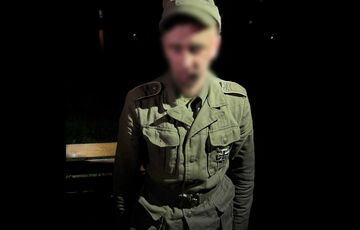 В Запорожье мужчина разгуливал по городу в нацистской форме и гранатой в руках