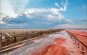 Отдых под свист ракет в небе: оккупанты пытаются запустить туристический сезон на Арабатской Стрелке Отдых под свист ракет в небе: оккупанты пытаются запустить туристический сезон на Арабатской Стрелке