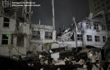 Под завалами здания клиники в Запорожье находится восемь человек Под завалами здания клиники в Запорожье находится восемь человек