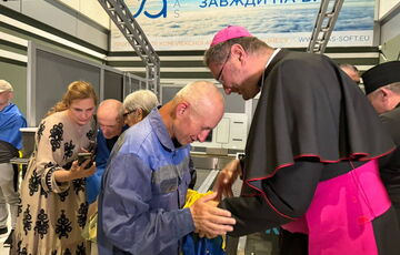 Зеленский показал видео встречи освобожденных из российского плена украинцев