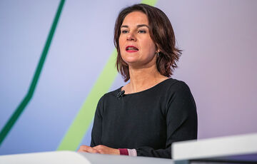 Бербок пообещала расширение Германией помощи Украине 