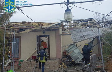 Появились фото с места смертельного обстрела частного сектора в Херсоне