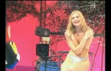 Детский омбудсмен, назвавшая ”голую вечеринку” Ивлеевой ”кончеными отморозками”, танцевала стриптиз на НТВ Детский омбудсмен, назвавшая ”голую вечеринку” Ивлеевой ”кончеными отморозками”, танцевала стриптиз на НТВ