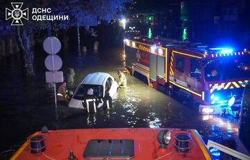 Зеленский отреагировал на потоп в Одессе, назвав ситуацию ”ужасной”