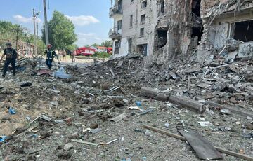 Российские военные массивно обстреливают Николаев