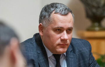 Во двор топ-чиновника из Офиса президента бросили коктейль Молотова Во двор топ-чиновника из Офиса президента бросили коктейль Молотова