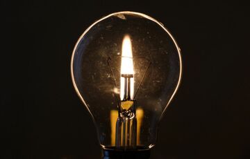 В Україні можуть повернути графіки планових відключень світла: названо умову