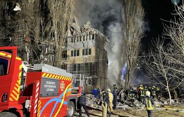 Из-за атаки шахедами в Одессе погибли и пострадали, продолжается разбор завалов Из-за атаки шахедами в Одессе погибли и пострадали, продолжается разбор завалов