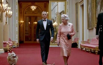 Британская королева выпустила элитные духи для собак  Британская королева выпустила элитные духи для собак