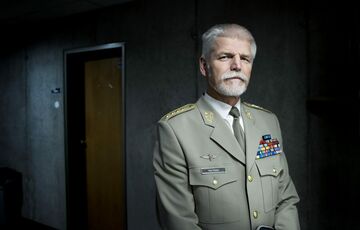 Президент Чехии призвал передать Украине истребители, но в долгосрочной перспективе