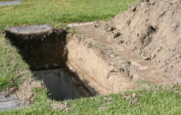 У РФ на тлі підвищеного попиту різко підняли ціни на труни