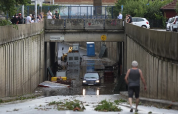 Из-за мощного шторма на Балканах погибли по меньшей мере пять человек