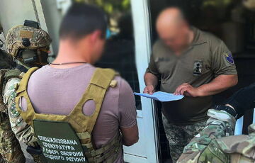Во время войны покупал недвижимость и авто: силовики пришли с обысками к военкому Днепропетровской области