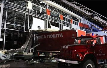 Мэр Харькова показал фотографии последствия ракетного удара РФ по терминалу ”Новой почты” Мэр Харькова показал фотографии последствия ракетного удара РФ по терминалу ”Новой почты”