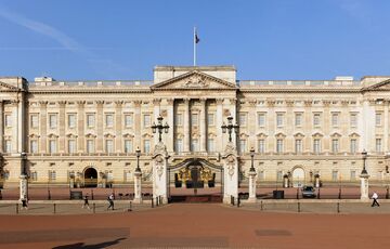 У Лондоні затримали чоловіка, який влаштував пожежу біля Букінгемського палацу У Лондоні затримали чоловіка, який влаштував пожежу біля Букінгемського палацу