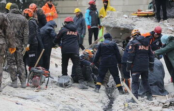 Число загиблих під час землетрусу в Туреччині та Сирії наблизилося до 8 тисяч