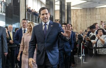 США призупинили допомогу Україні та іншим країнам