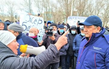 Жители Казахстана массово вышли на акции протеста из-за резкого подорожания газа  Жители Казахстана массово вышли на акции протеста из-за резкого подорожания газа