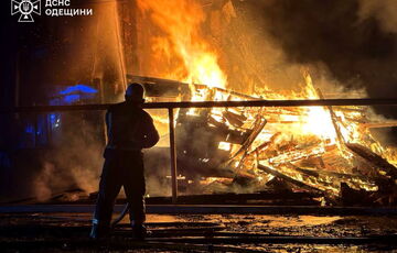 Трое людей погибли, 14 ранены в результате обстрела Измаила: на видео попал момент обрушения жилого дома