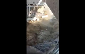 В сеть слили кадры, снятые на Каховской ГЭС сразу после ее подрыва россиянами