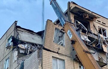 Россияне мощно обстреляли Никополь: 120 прилетов, есть погибшие и раненые (фото)