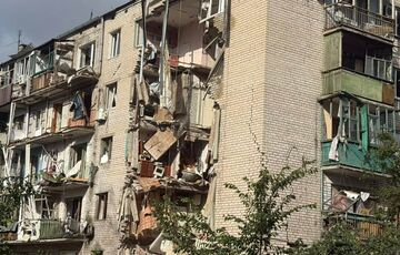 Враг ударил по пятиэтажке в Лимане