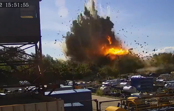 Появилось видео момента попадания российской ракеты по ТЦ в Кременчуге