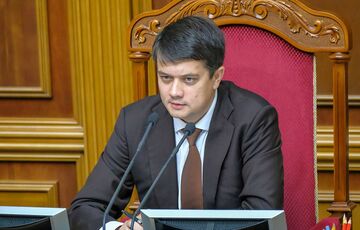 Разумков прокомментировал слухи о своей отставке: голоса пока не собирают	 Разумков прокомментировал слухи о своей отставке: голоса пока не собирают