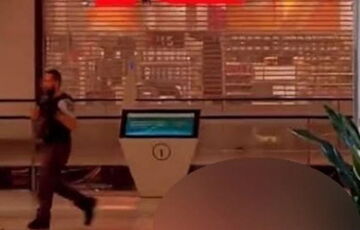 В Сиднее мужчина с ножом напал на посетителей торгового центра, есть погибшие: кадры