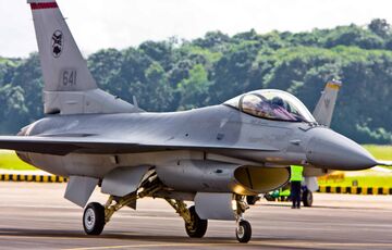 В Южной Корее разбился американский истребитель F-16 В Южной Корее разбился американский истребитель F-16