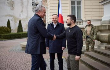 Зеленский встретился во Львове с президентами Польши и Литвы Зеленский встретился во Львове с президентами Польши и Литвы