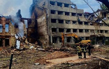 Вчора ввечері російські війська вдарили по Миколаєву: що відомо Вчора ввечері російські війська вдарили по Миколаєву: що відомо