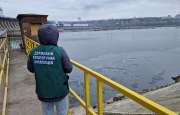 Після ударів по ДніпроГЄС у Дніпро витекли нафтопродукти