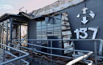 Россия уничтожила отделение Новой почты в пригороде Одессы: кадры Россия уничтожила отделение Новой почты в пригороде Одессы: кадры