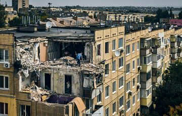 Оккупанты обстреляли Никополь из тяжелой артиллерии: есть погибший