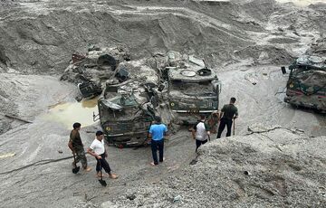 Из-за мощного наводнения в Индии погибли почти полсотни человек