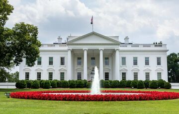 Белый дом обещает быстро поставлять оружие в Украину из-за ”незначительных успехов” РФ