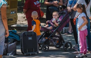 На Донеччині примусово евакуйовують дітей з дев'яти населених пунктів