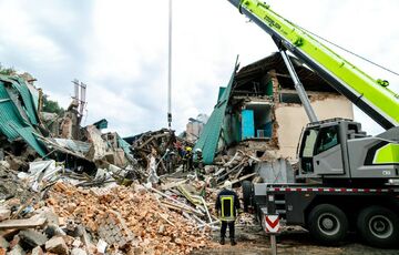 Обстрел Дома культуры в Чугуеве: из-под завалов достали несколько тел