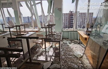 Россияне обстреляли высшее учебное заведение в Херсоне: фото Россияне обстреляли высшее учебное заведение в Херсоне: фото