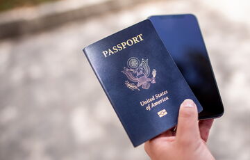 Українців із подвійним громадянством не випустять із країни та мобілізують? Прикордонники пояснили