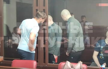 Россияне устроили судилище над ”азовцами”, которым инкриминируют ”захват власти”