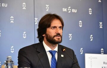 В правительстве Словакии призвали Украину к мирным переговорам с РФ из-за ”замороженной ситуации”