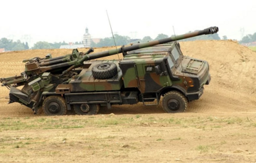 Макрон заявил о готовности передать Украине больше тяжелого вооружения