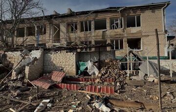 Россия сбросила КАБы на детский садик и предприятие в Херсоне: число раненых растет (фото, видео)