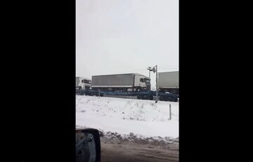 Украина готовится массово переправлять фуры через украинско-польскую границу на поездах Украина готовится массово переправлять фуры через украинско-польскую границу на поездах